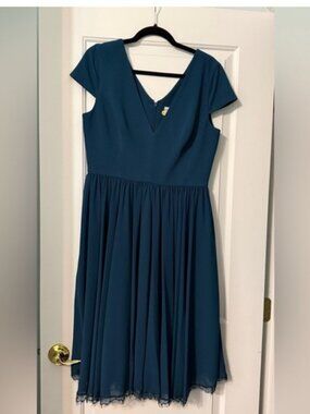 Elegant Teal Dress with Lace Hem